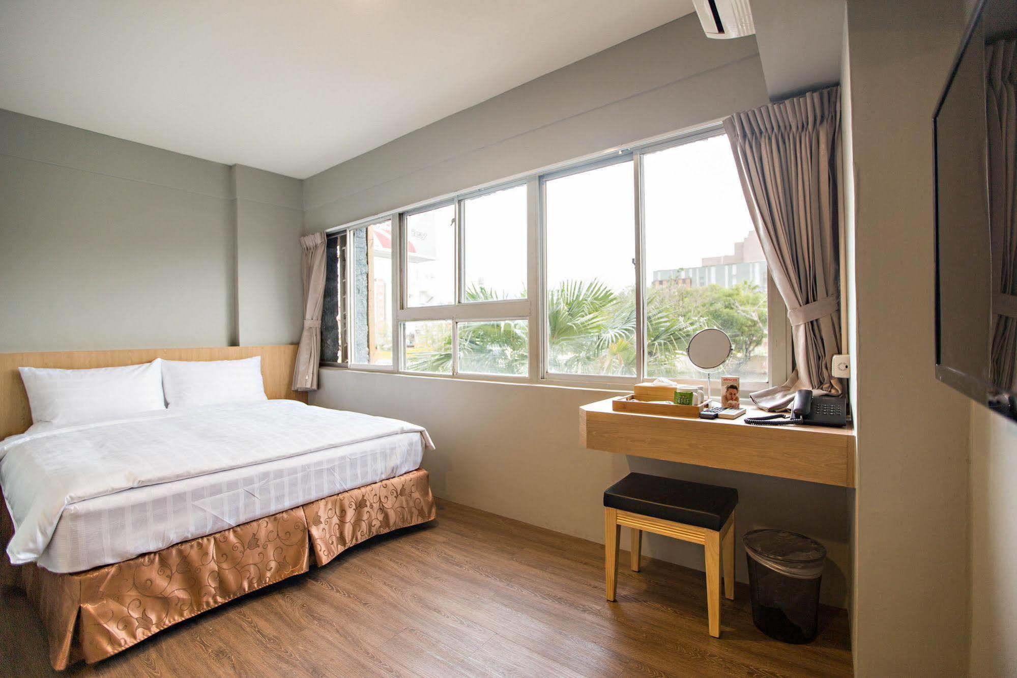 Traveller-Inn Day Moon Hotel Taitung ภายนอก รูปภาพ