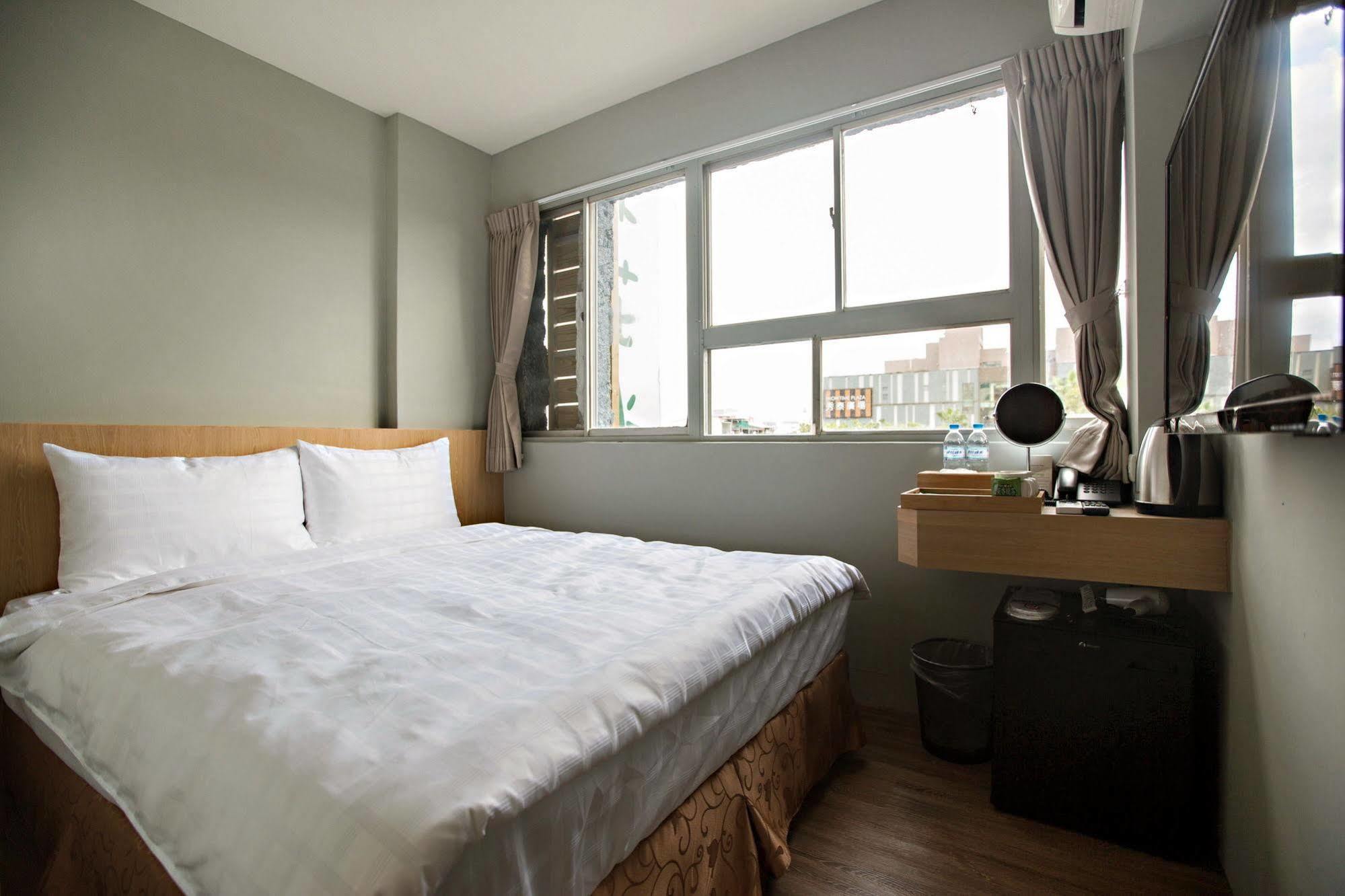 Traveller-Inn Day Moon Hotel Taitung ภายนอก รูปภาพ
