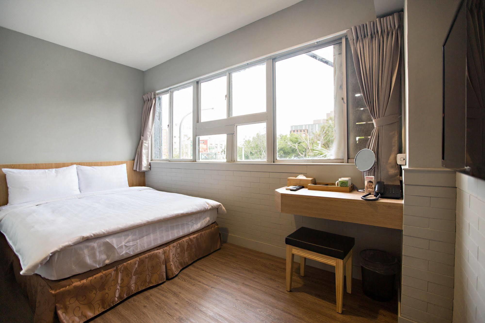 Traveller-Inn Day Moon Hotel Taitung ภายนอก รูปภาพ