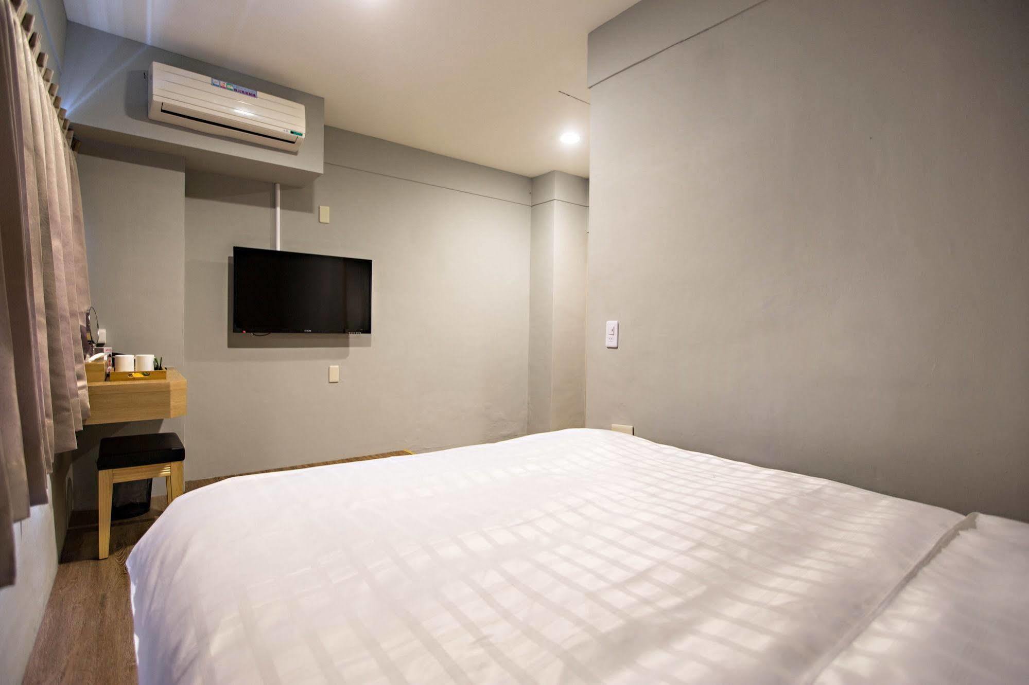 Traveller-Inn Day Moon Hotel Taitung ภายนอก รูปภาพ