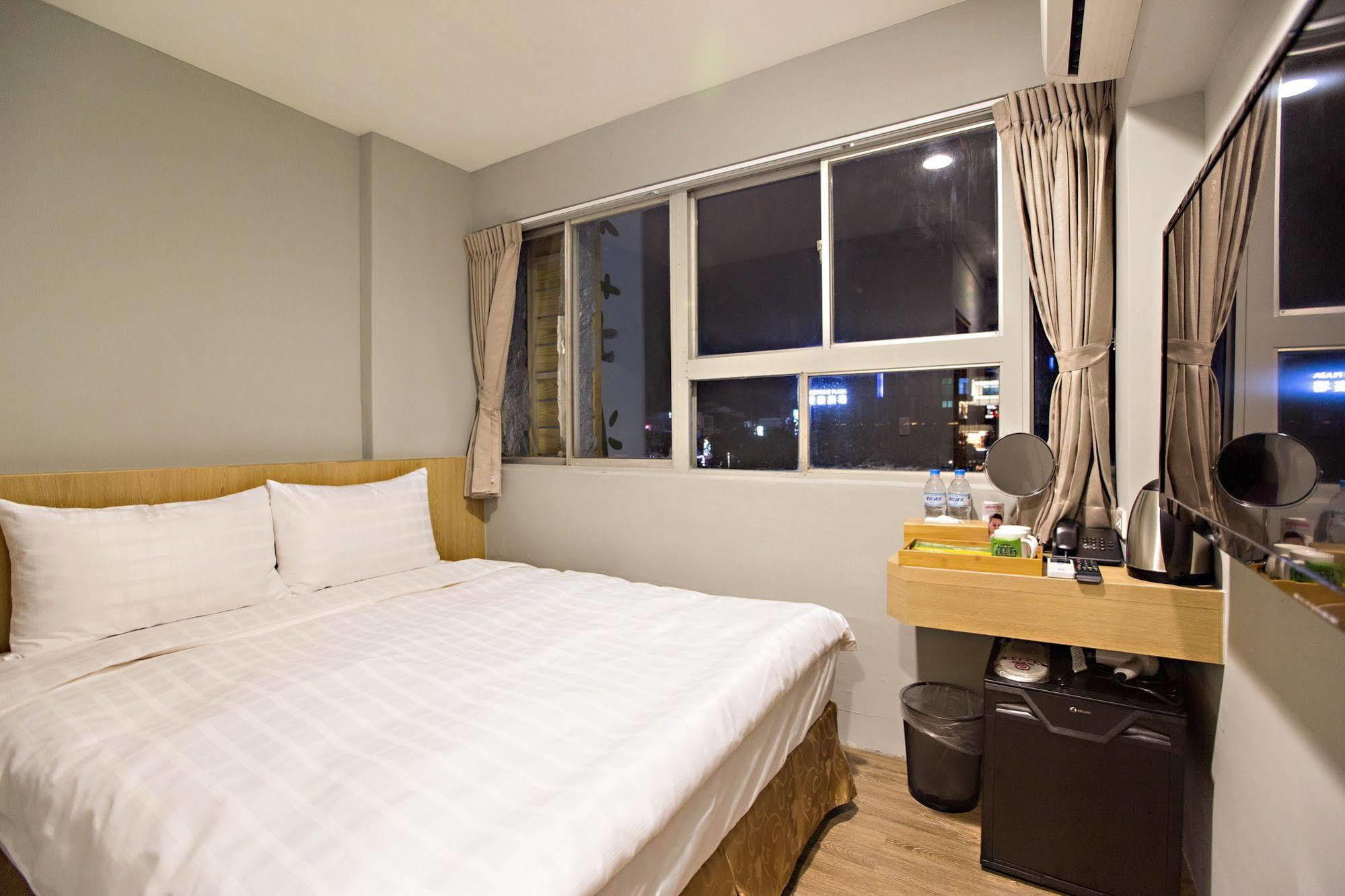Traveller-Inn Day Moon Hotel Taitung ภายนอก รูปภาพ
