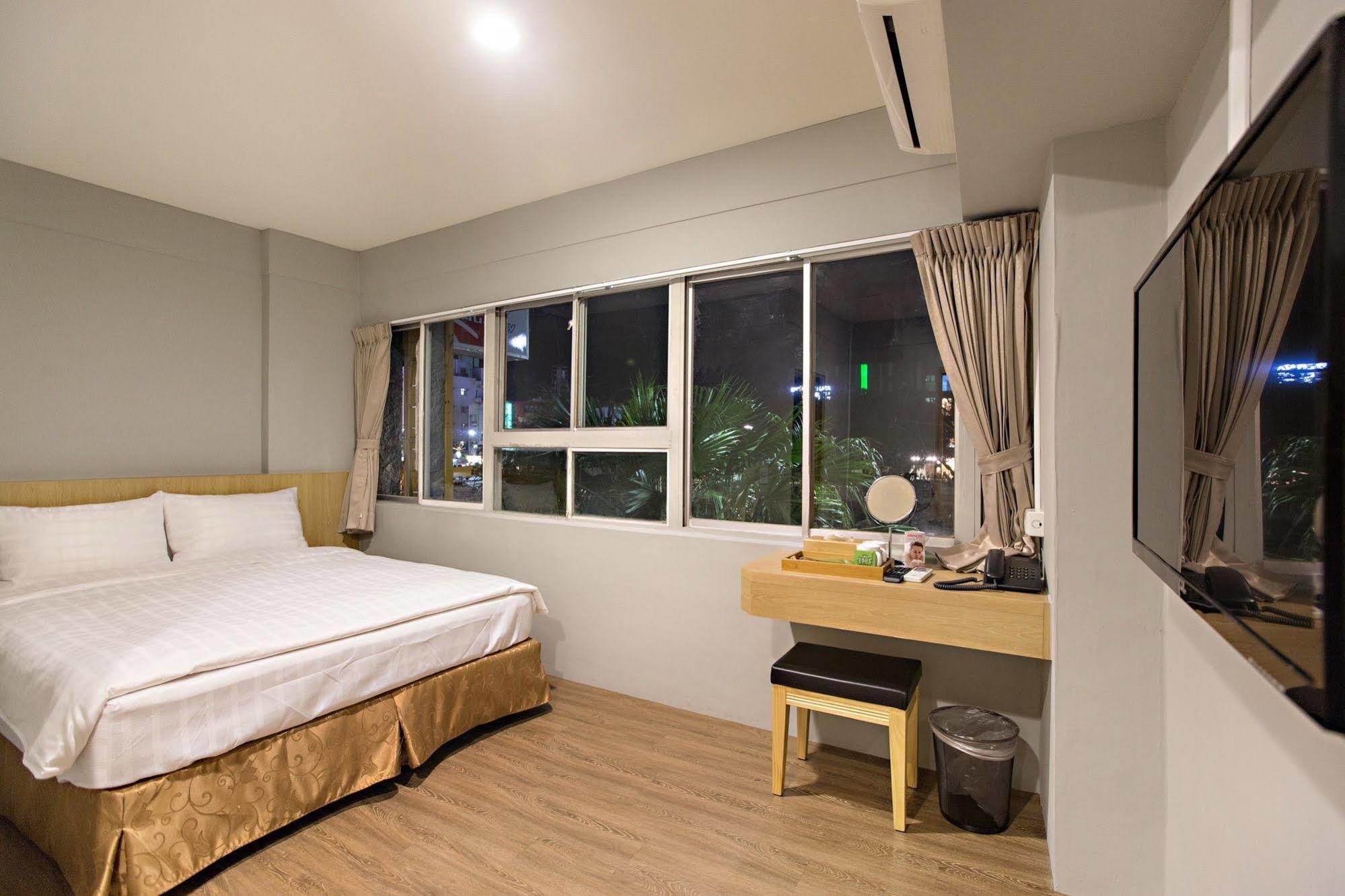 Traveller-Inn Day Moon Hotel Taitung ภายนอก รูปภาพ